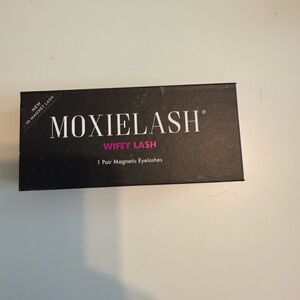 Moxie lashes